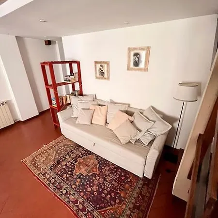 Bright Flat By Arno River, Walk Everywhere-3